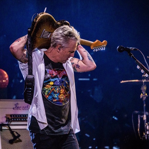 Mike McCready debut new song, Show Your Colors