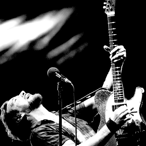 Eddie Vedder compie 55 anni: il nostro omaggio al cantante dei Pearl Jam