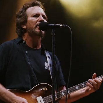 Eddie Vedder: the official video of Long Way