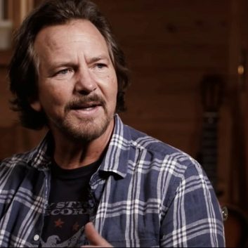 Eddie Vedder postpones two shows, Stone Gossard talks about his favorite artists