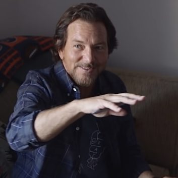 Eddie Vedder: “I Mötley Crüe? Li disprezzavo”. Nikki Sixx: “Pearl Jam, una delle band più noiose”