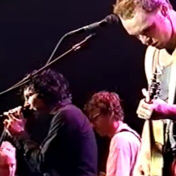 Yield 25: Jeff Ament e Stone Gossard parlano di tutte le canzoni del quinto album dei Pearl Jam
