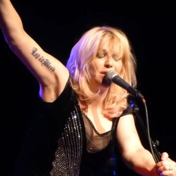 Courtney Love accuses R&R Hall of Fame of misogyny: “They immediately recognized Pearl Jam”