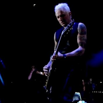 Mike McCready paid tribute to Neil Young, Matt Cameron pays tribute to Soundgarden