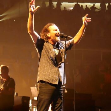 I Pearl Jam rinviano il concerto a Indianapolis a causa di una malattia